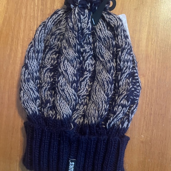 New With Tags, Muk Luks Winter Hat - Picture 2 of 3